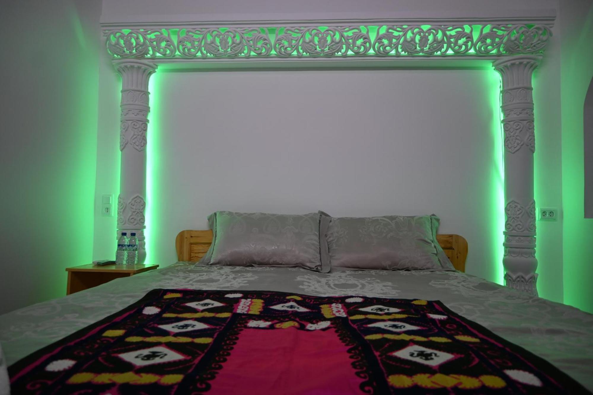 Khiva Tosh Darvoza & Trip Service Екстер'єр фото