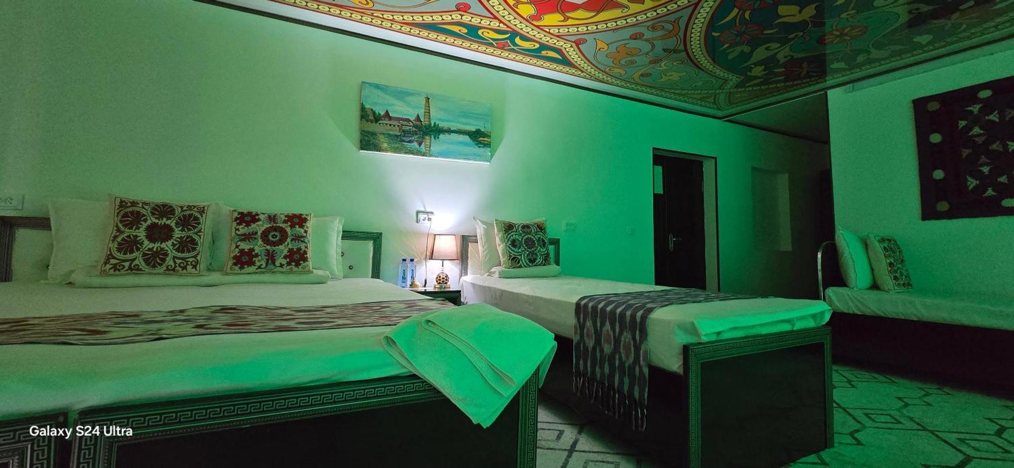 Khiva Tosh Darvoza & Trip Service Екстер'єр фото